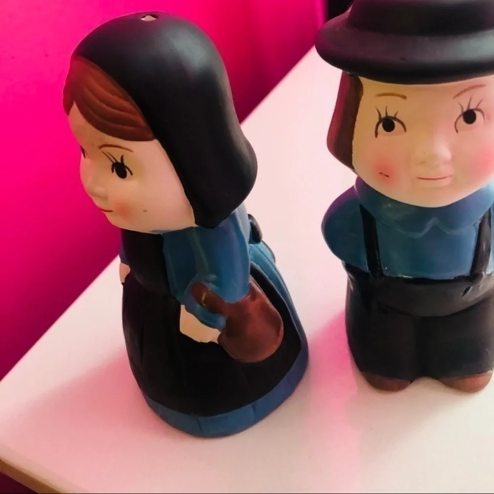 Antique Amish Folk Art Salt & Pepper Shaker Set Man and Woman Vintage